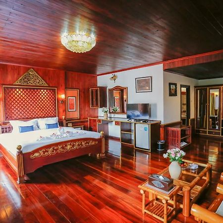 อี-เอาต์ฟิตติ้ง วังทอง โฮเต็ล Hotel หลวงพระบาง ภายนอก รูปภาพ