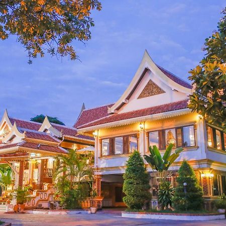 อี-เอาต์ฟิตติ้ง วังทอง โฮเต็ล Hotel หลวงพระบาง ภายนอก รูปภาพ