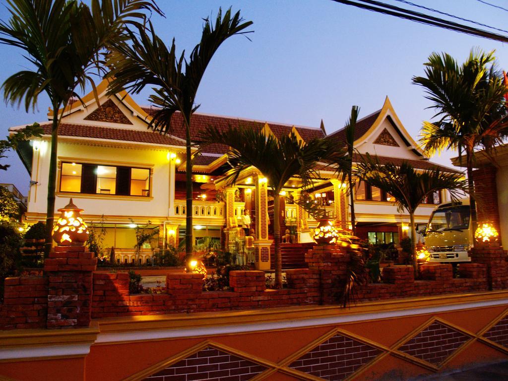 อี-เอาต์ฟิตติ้ง วังทอง โฮเต็ล Hotel หลวงพระบาง ภายนอก รูปภาพ