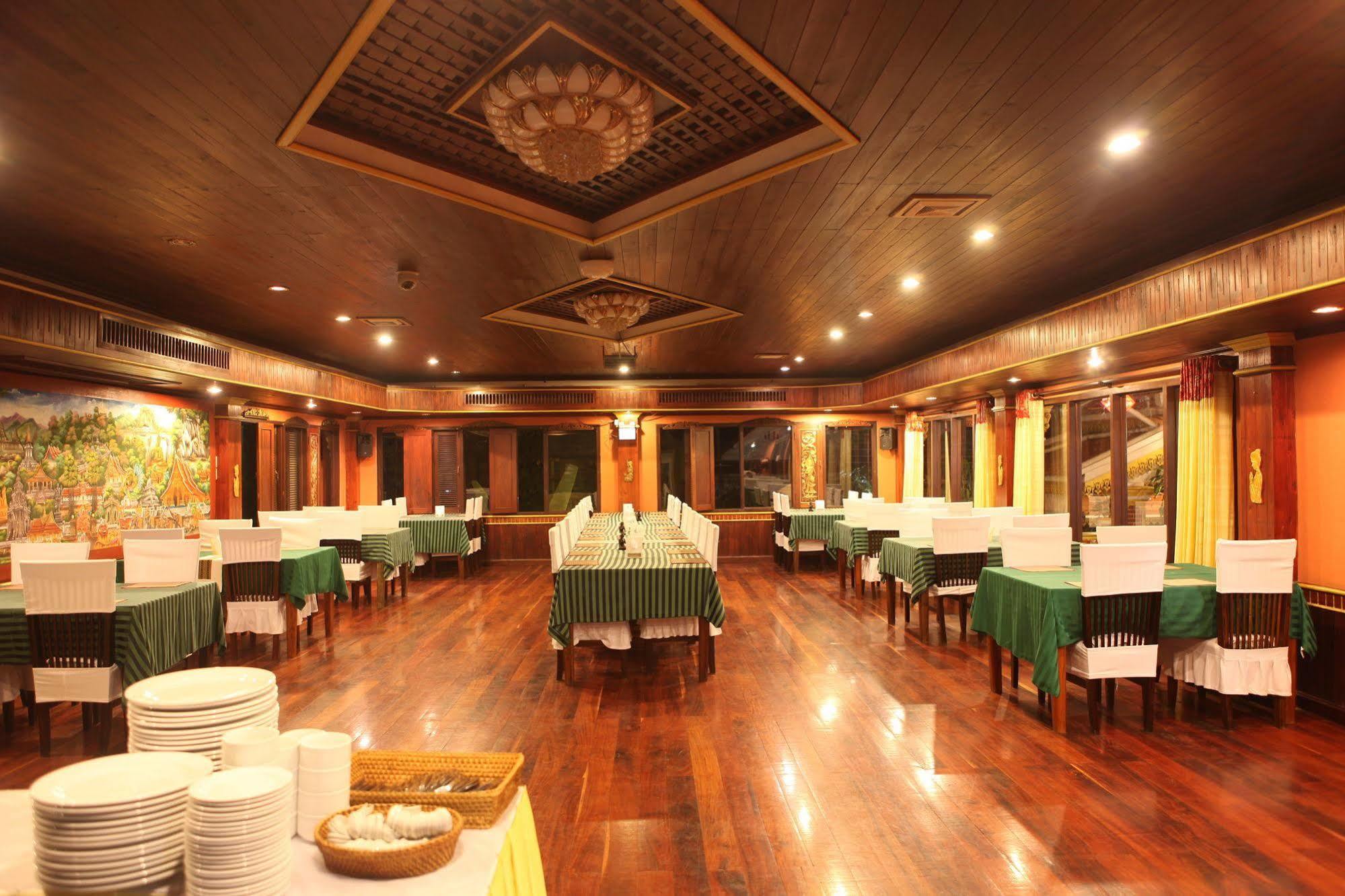 อี-เอาต์ฟิตติ้ง วังทอง โฮเต็ล Hotel หลวงพระบาง ภายนอก รูปภาพ