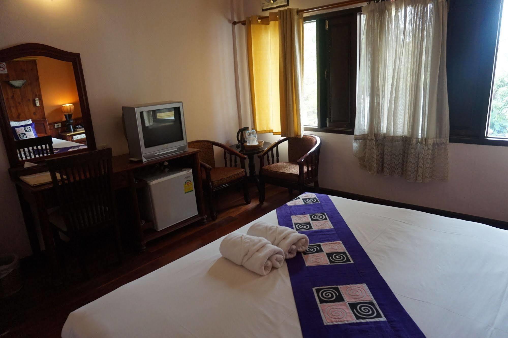 อี-เอาต์ฟิตติ้ง วังทอง โฮเต็ล Hotel หลวงพระบาง ภายนอก รูปภาพ