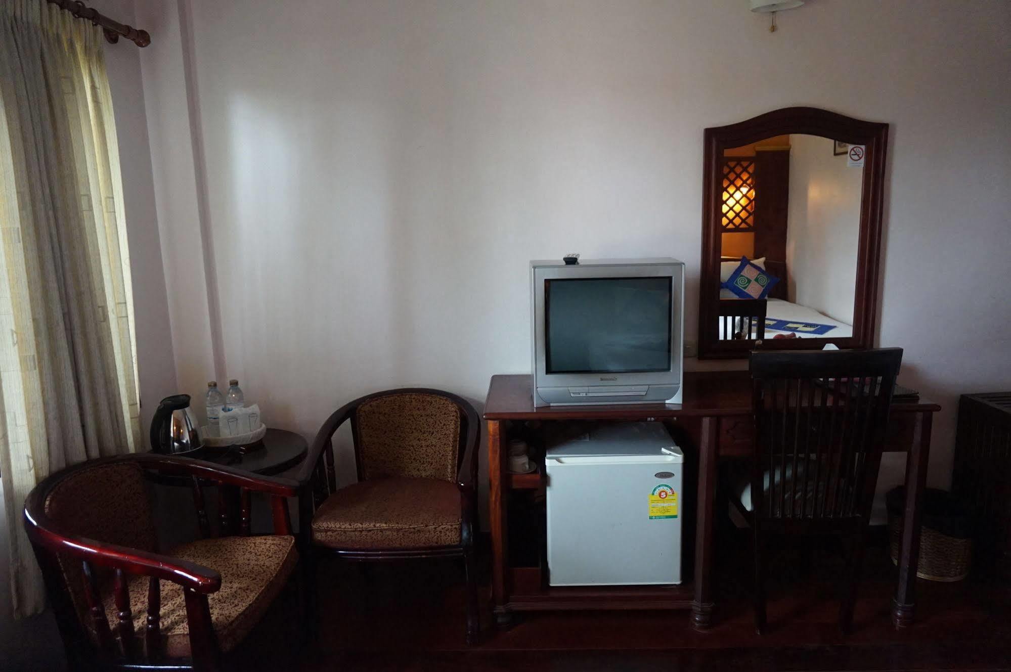 อี-เอาต์ฟิตติ้ง วังทอง โฮเต็ล Hotel หลวงพระบาง ภายนอก รูปภาพ