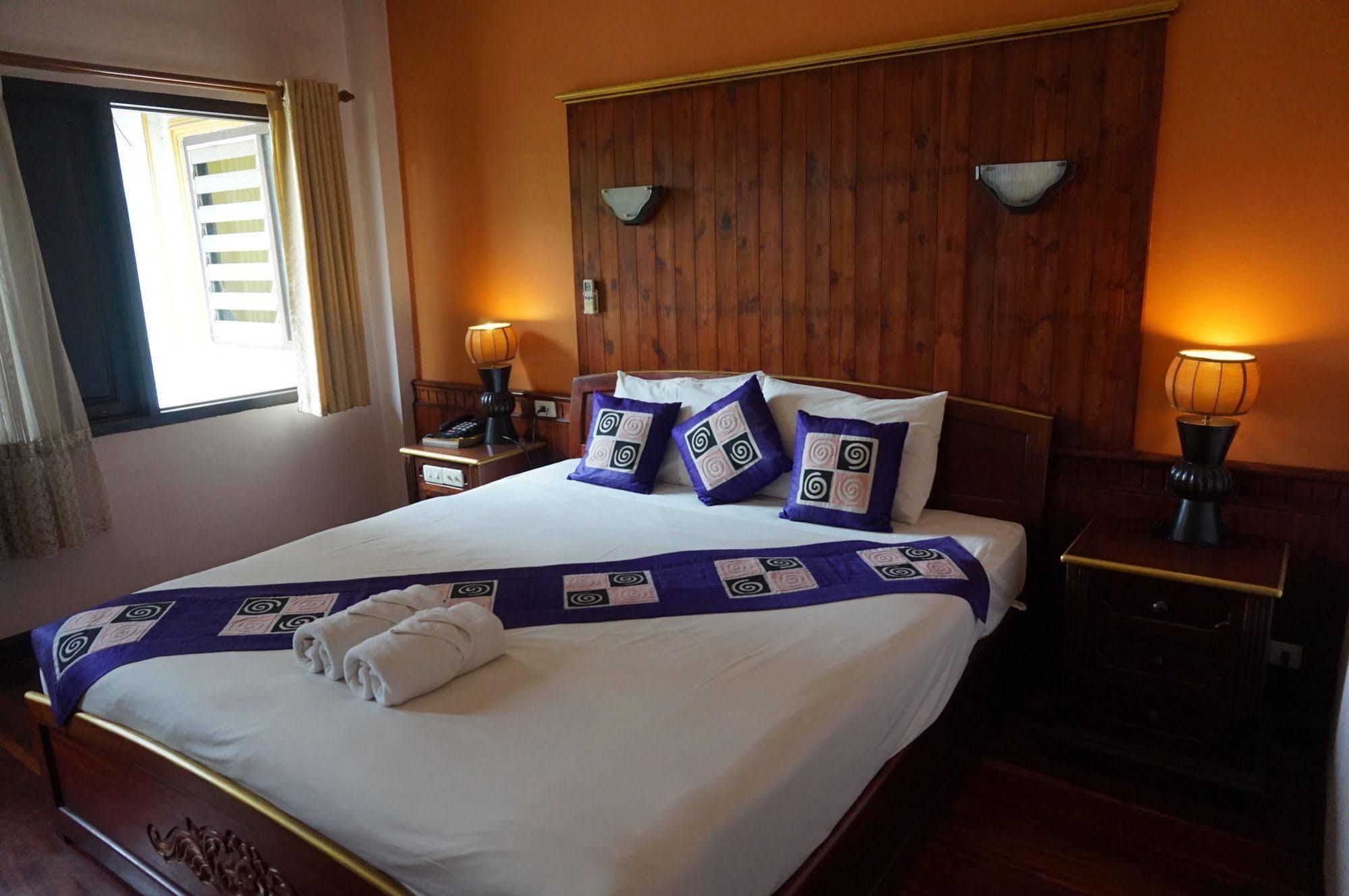 อี-เอาต์ฟิตติ้ง วังทอง โฮเต็ล Hotel หลวงพระบาง ภายนอก รูปภาพ