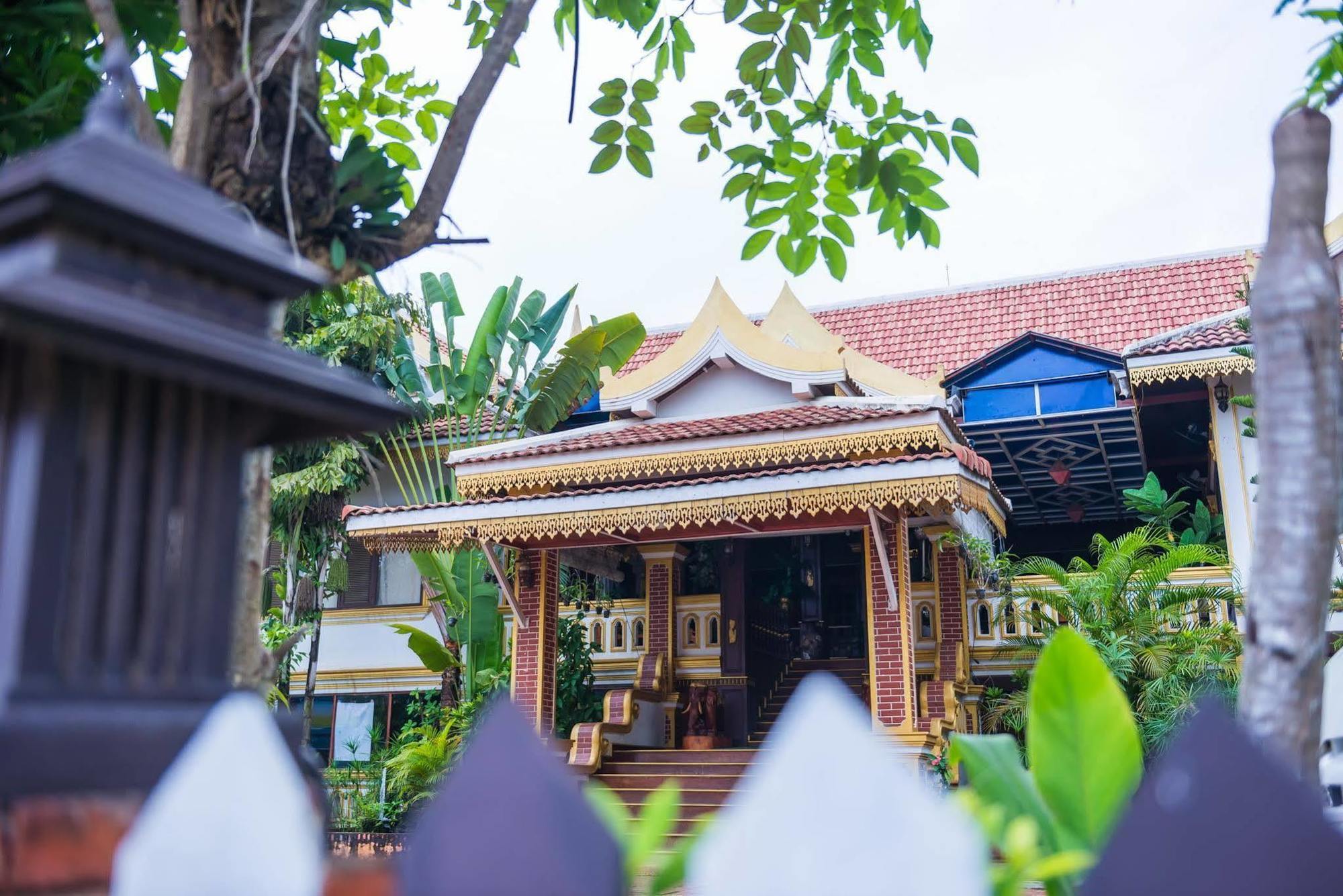 อี-เอาต์ฟิตติ้ง วังทอง โฮเต็ล Hotel หลวงพระบาง ภายนอก รูปภาพ