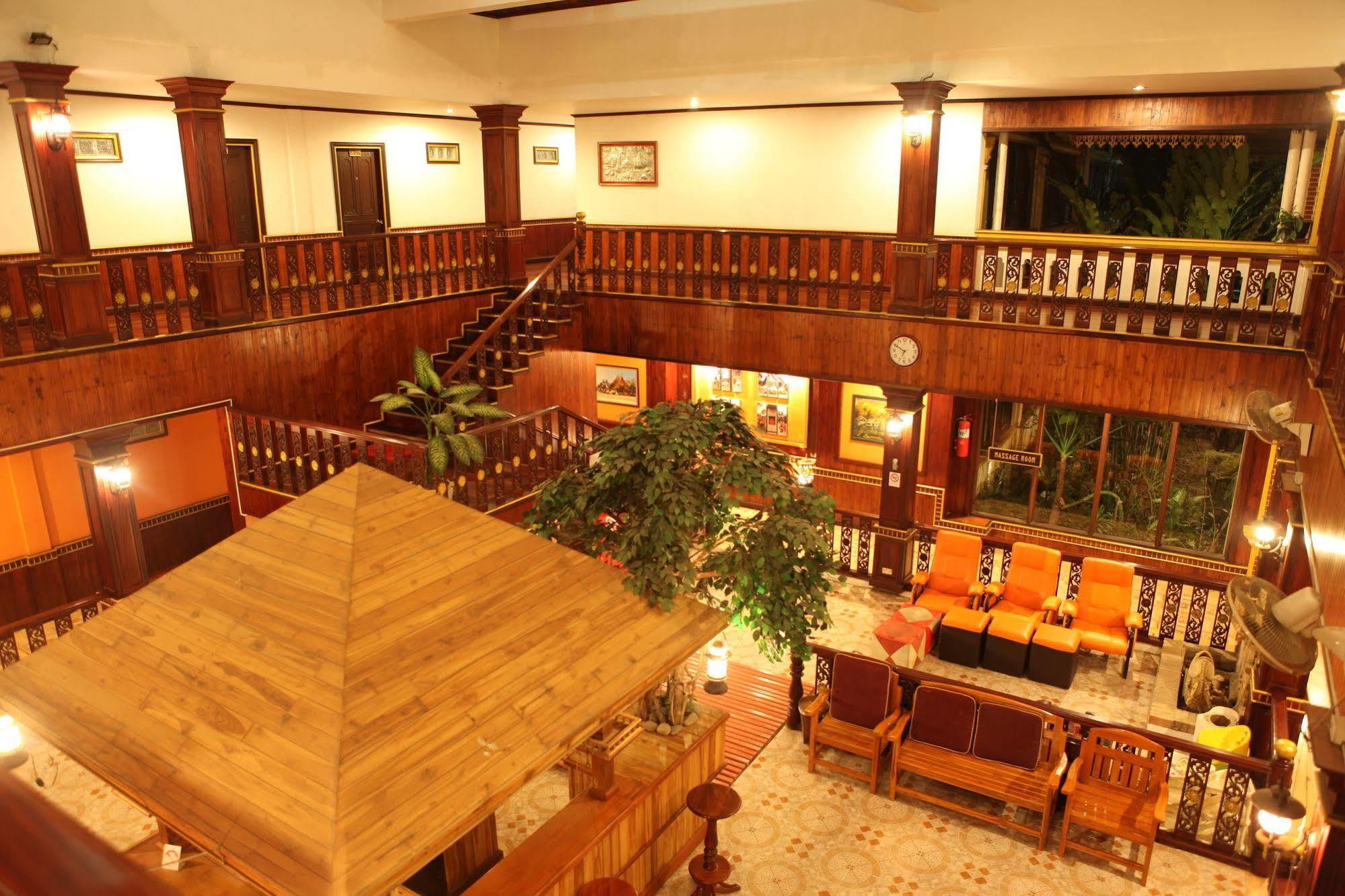 อี-เอาต์ฟิตติ้ง วังทอง โฮเต็ล Hotel หลวงพระบาง ภายนอก รูปภาพ