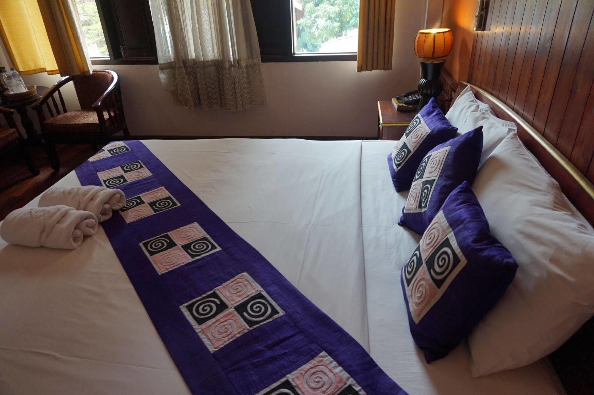 อี-เอาต์ฟิตติ้ง วังทอง โฮเต็ล Hotel หลวงพระบาง ภายนอก รูปภาพ