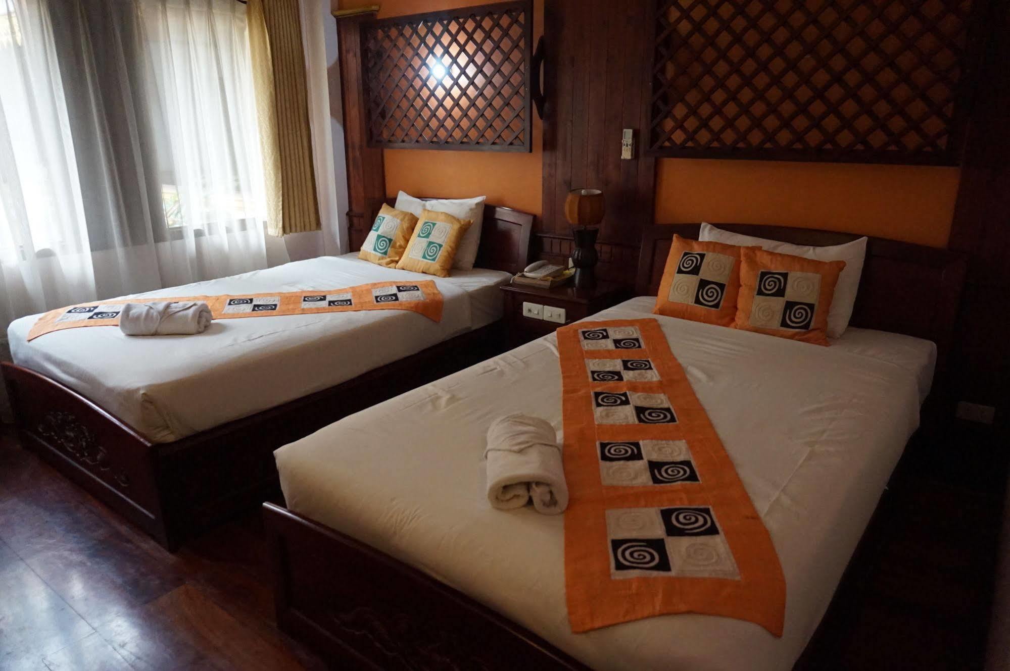 อี-เอาต์ฟิตติ้ง วังทอง โฮเต็ล Hotel หลวงพระบาง ภายนอก รูปภาพ