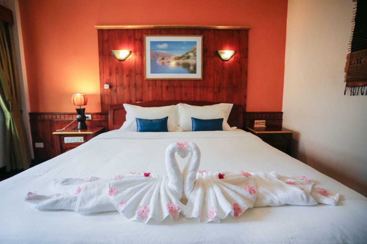 อี-เอาต์ฟิตติ้ง วังทอง โฮเต็ล Hotel หลวงพระบาง ภายนอก รูปภาพ