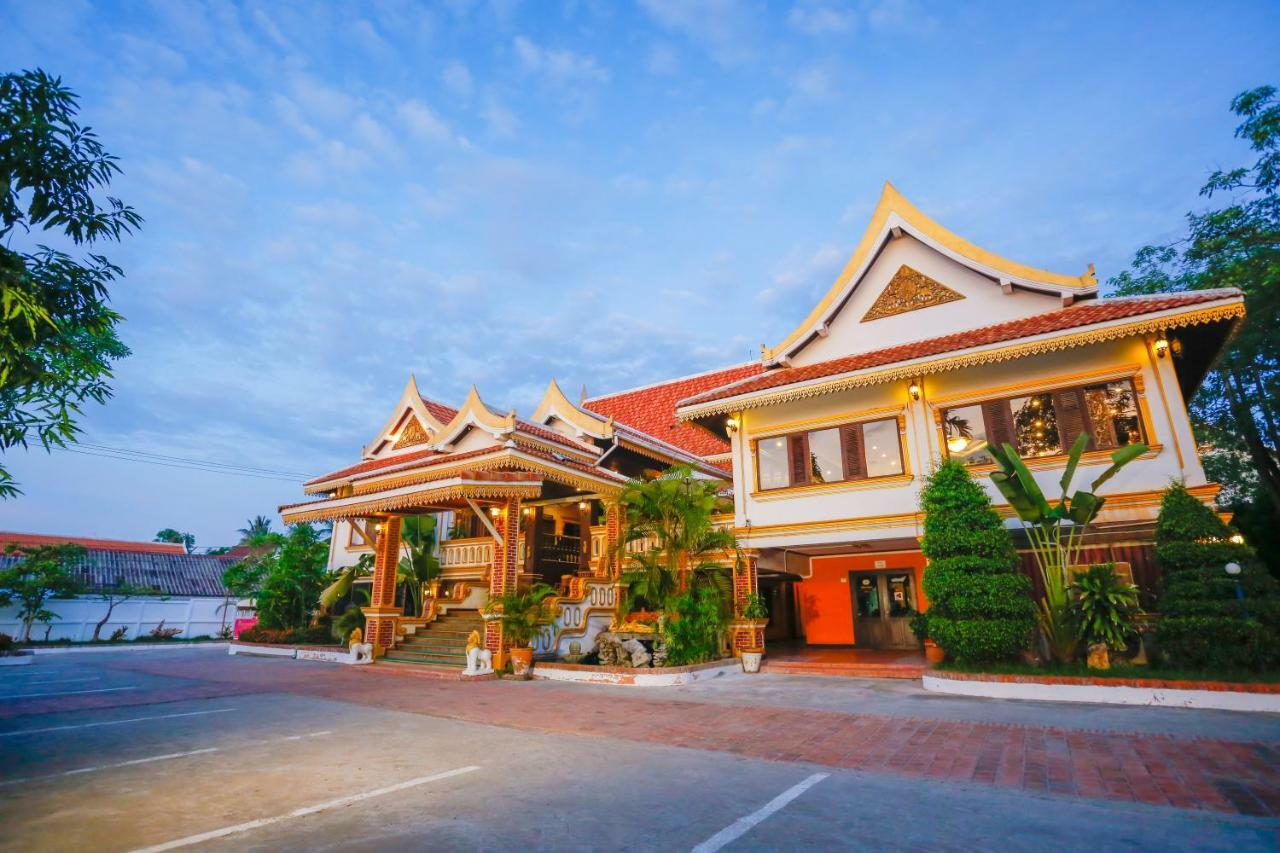 อี-เอาต์ฟิตติ้ง วังทอง โฮเต็ล Hotel หลวงพระบาง ภายนอก รูปภาพ
