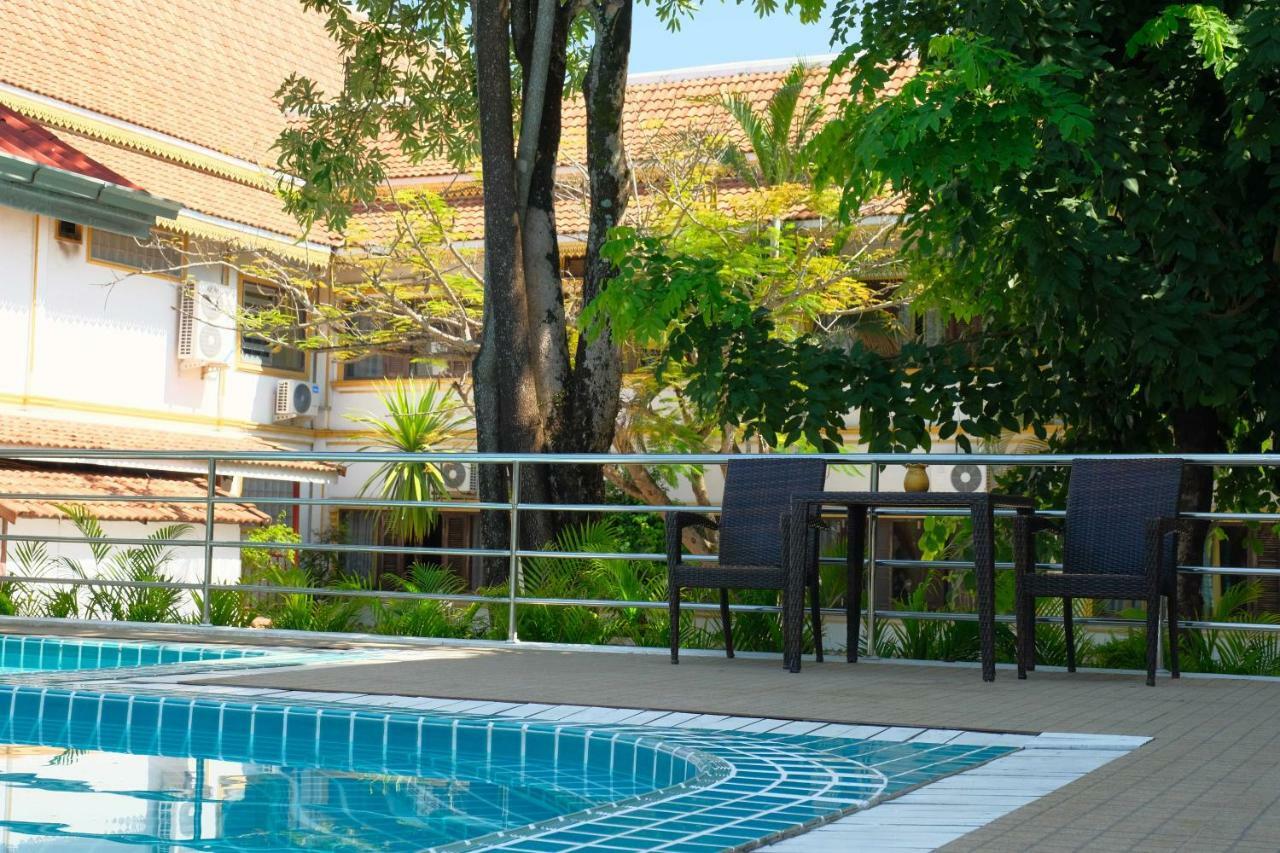 อี-เอาต์ฟิตติ้ง วังทอง โฮเต็ล Hotel หลวงพระบาง ภายนอก รูปภาพ