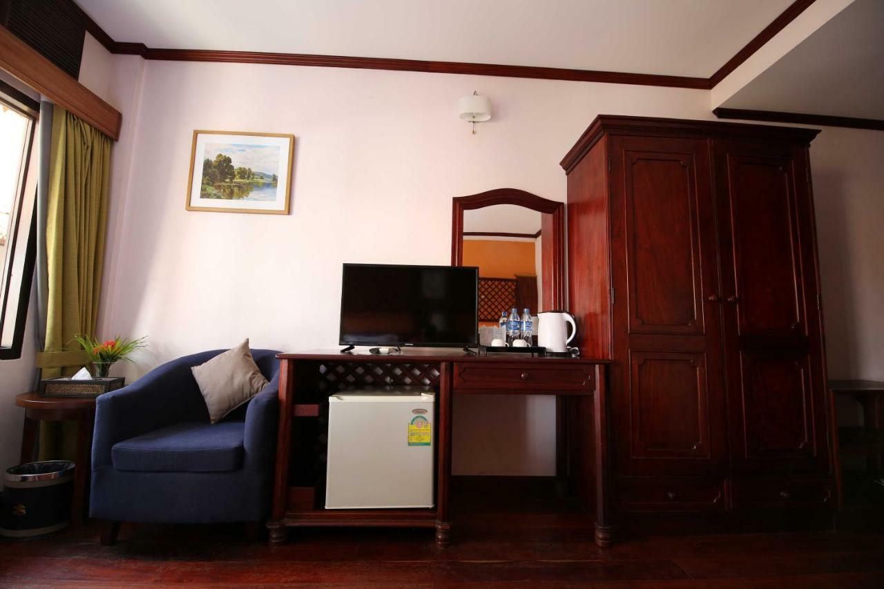 อี-เอาต์ฟิตติ้ง วังทอง โฮเต็ล Hotel หลวงพระบาง ภายนอก รูปภาพ