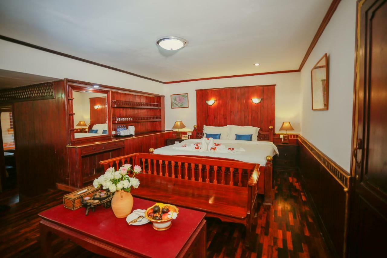 อี-เอาต์ฟิตติ้ง วังทอง โฮเต็ล Hotel หลวงพระบาง ภายนอก รูปภาพ