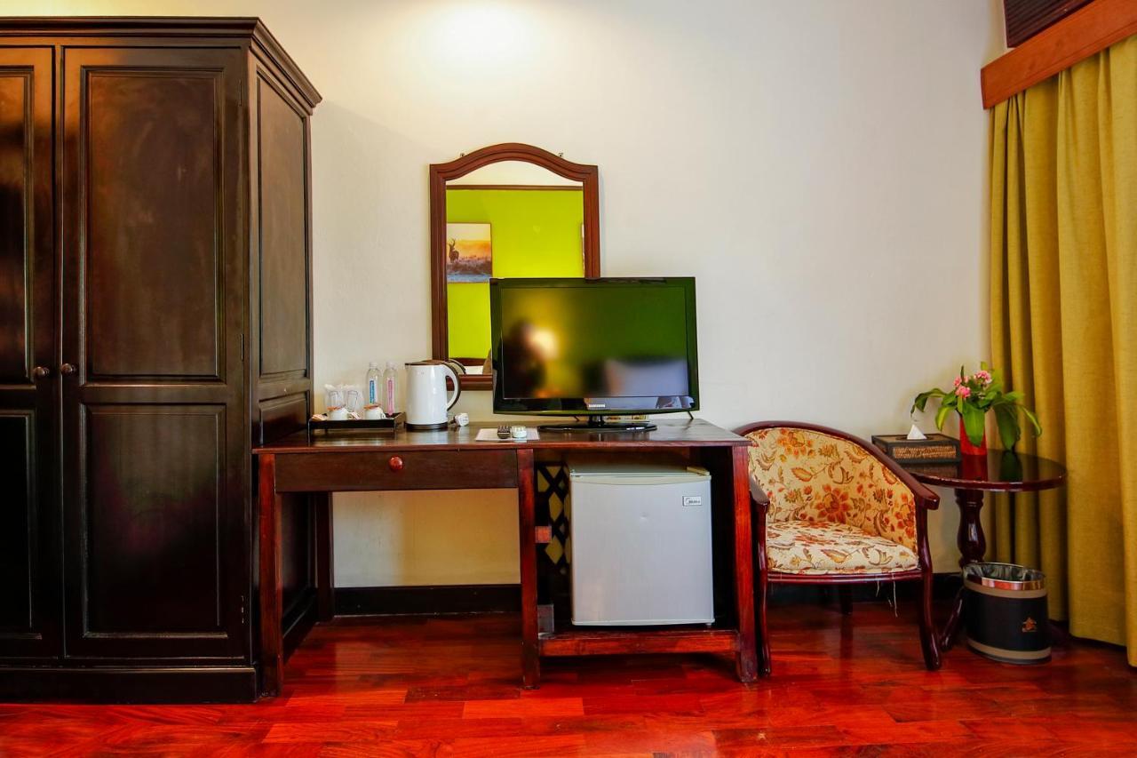 อี-เอาต์ฟิตติ้ง วังทอง โฮเต็ล Hotel หลวงพระบาง ภายนอก รูปภาพ