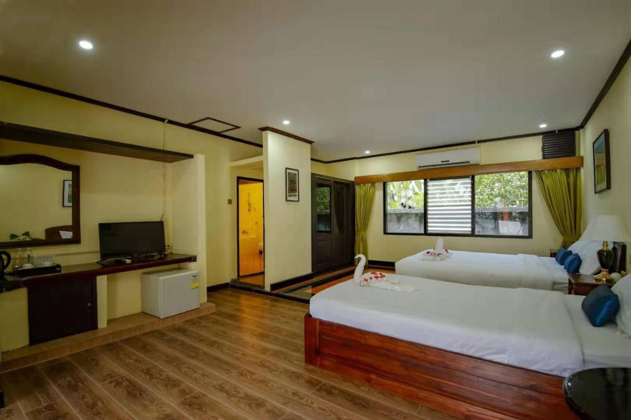 อี-เอาต์ฟิตติ้ง วังทอง โฮเต็ล Hotel หลวงพระบาง ภายนอก รูปภาพ